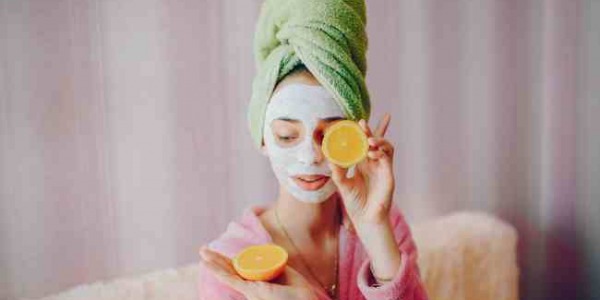 MASQUE ECLAIRCISSANT ANTI-TACHE A LA POUDRE D'ORANGE